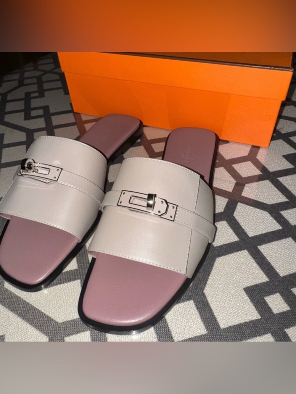 Hermes Gulilia beige sandal
